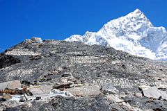 13 Memorial Next To Gorak Shep For Jake Breitenbach 1963, Harishwar Dayal 1964, Phu Dorje 1969, Harsch Bahuguna 1971, Noboru Takenaka 1981